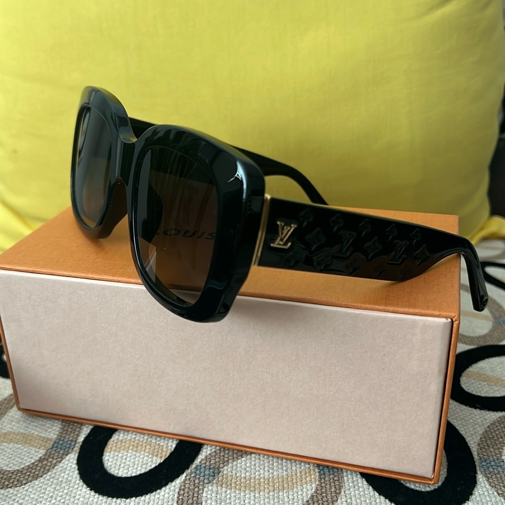 💯 authentic LV sunnies 🕶️😎